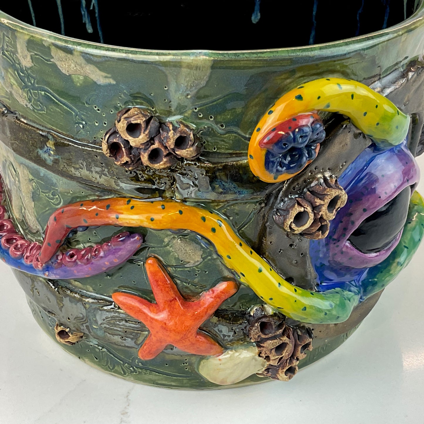 Rainbow Kraken Pot